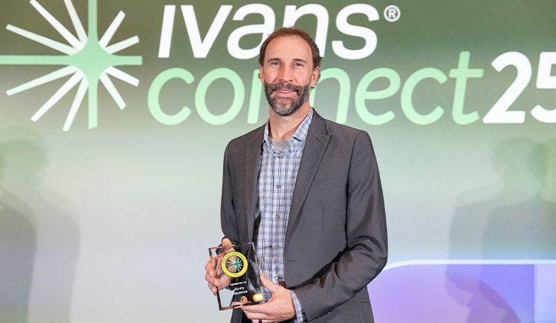 Acuity’s David Williams, Manager-Information Systems, accepts Acuity’s Gold Spark Award from Ivans for the insurer’s agency connectivity successes.